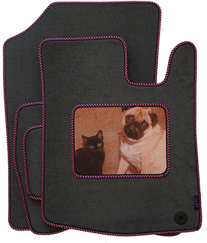A Pair of Cute Pals on the Heelpad of this set of Mats for a Peugeot 107